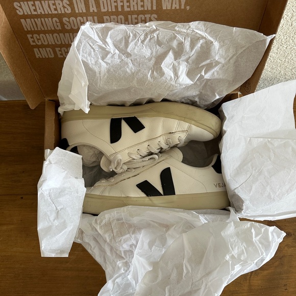 Veja Campo Size 10 - Picture 2 of 11